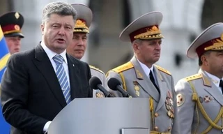 Tổng thống Poroshenko quyết định tổ chức bầu cử sớm vào ngày 26/10 tới.