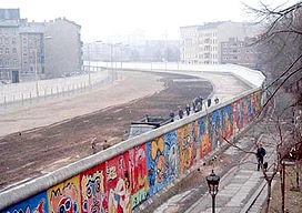 Một phần của Bức tường Berlin ở Bethaniendamm