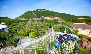 Vinpearl Land có nhiều công trình hiện đại, đặc sắc, sánh ngang với nhiều công viên giải trí hàng đầu của các nước trong khu vực và trên thế giới.