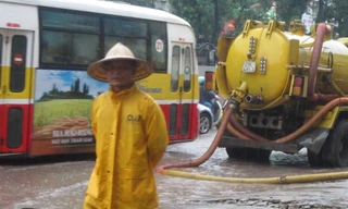 Làm 100 năm bằng 1 năm lương GĐ Cty thoát nước