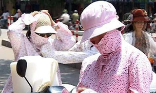 Nắng nóng thiêu đốt Hà Nội