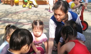 'Lực học tốt, thi Sư phạm... quá phí'