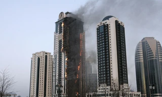 Tòa nhà cao nhất Chechnya của Nga chìm trong lửa