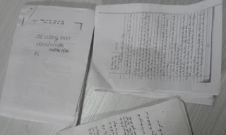 Bày bán phao thi tại cổng trường ĐH: Cỡ nào, môn gì cũng có