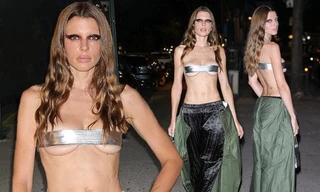 Julia Fox lại mặc như không bị chỉ trích