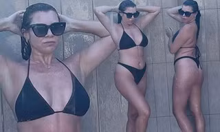 Hoa hậu xứ Wales, bồ cũ của Ryan Giggs khoe đường cong 'bốc lửa' với bikini