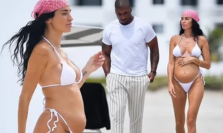 Nàng WAG Nicole Williams mang bầu vẫn diện bikini nhỏ xíu cực nóng bỏng