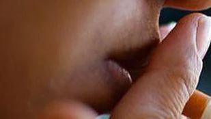 Đưa nội dung không hút thuốc lá ở công sở, bến xe… vào hợp đồng lao động