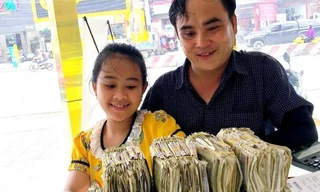 Hai bé ở Long An ‘đập heo’, mang 7kg tiền mặt đi mua vàng tặng bố