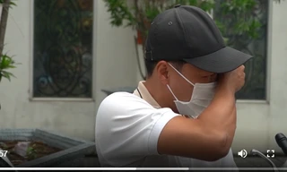 Tài xế xe khách bật khóc khi bị CSGT TPHCM kiểm tra