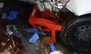 Bản tin 8H: Ô tô lao vào đám tang, nhiều người bị thương