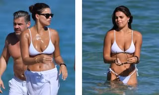 Mẫu áo tắm Brooks Nader cực nóng bỏng với bikini ở biển