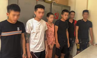 Nhóm thanh niên tụ tập ăn nhậu, chơi ma tuý vừa được Công an phường Khuê Mỹ (Ngũ Hành Sơn, Đà Nẵng). Ảnh: CA