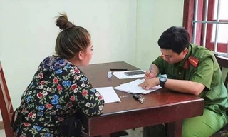 Công an quận Thanh Khê (TP Đà Nẵng) lấy lời khai bà V. người hành hung nữ phóng viên VTV8. 