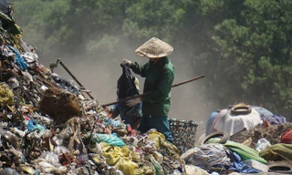 Ngập tràn túi nilon tại các bãi rác, điểm tập kết rác trên địa bàn thành phố Đà Nẵng. Ảnh: Nguyễn Thành