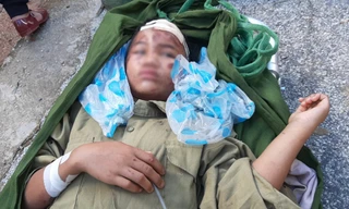 Một học sinh trú tại thôn 1 xã Trà Leng (Nam Trà My, Quảng Nam) may mắn thoát chết trong vụ sạt lở kinh hoàng. Ảnh: Nguyễn Thành