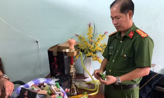Lực lượng chức năng kiểm kê số hàng không rõ nguồn gốc xuất xứ được nhập từ Trung Quốc về. 