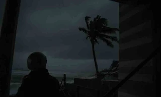 Lúc 6 giờ sáng nay, 28.10, biển miền Trung sóng gió dữ dội - ảnh Lê Văn Chương