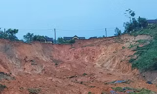 Sạt lở núi tại Khu tái định cư A Nhoi 2, xã Sơn Long, huyện Sơn Tây, tỉnh Quảng Ngãi. Ảnh: Đ.T.V