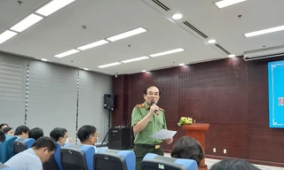 Thiếu tướng Vũ Xuân Viên, Giám đốc Công an TP Đà Nẵng trả lời báo chí tại buổi họp báo. 