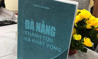 Bản thảo ấn phẩm "Đà Nẵng - Thành tựu và khát vọng" đang chuẩn bị để chuyển nhà in.