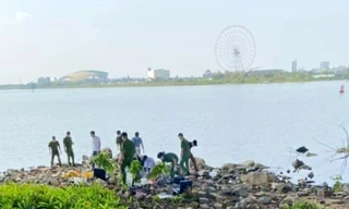 Đại tá Trần Mưu - Phó giám đốc Công an TP Đà Nẵng đã trực tiếp đến hiện trường để điều tra vụ việc. Ảnh: VietNamNet