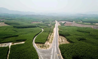Phong cảnh hữu tình dọc cao tốc 11.000 tỷ vắt qua dãy Trường Sơn