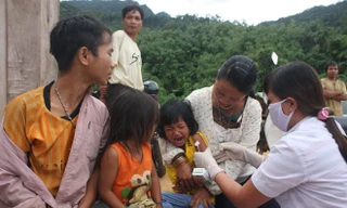 Tiêm phòng bạch hầu tại vùng ổ dịch bạch hầu ở xã Phước Lộc, huyện Phước Sơn (Quảng Nam) hồi năm 2015. Ảnh: Nguyễn Thành