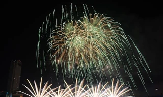 Pháo hoa bắn trên sông Hàn tại lễ hội pháo hoa 2017