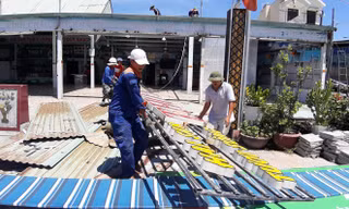 Tháo dỡ nhà hàng vi phạm trên tuyến đường ven biển tại quận Sơn Trà (TP Đà Nẵng)