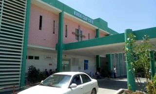 Hiện, cả hai vợ chồng anh Q, chị A đang được cấp cứu tại bệnh viện Đa khoa Quảng Nam