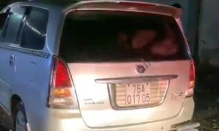 Xe ô tô chở người từ vùng dịch Đà Nẵng về Quảng Ngãi nhưng báo gian dối để trốn cách ly- ảnh cắt từ clip 