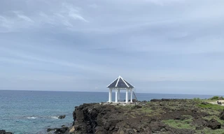 Tháo dỡ điểm dừng chân du lịch xây trên bãi đá nham thạch ngàn năm tuổi ở đảo Bé-Lý Sơn