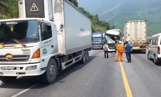 Hiện trường vụ tai nạn trên tuyến đường dẫn vào hầm Hải Vân vào trưa ngày 18/2 khiến 19 người nhập viện. Ảnh CTV