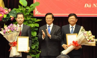 Ông Nguyễn Văn Quảng (trái) tại buổi lễ công bố quyết định của Ban Bí thư Trung ương. 