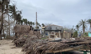 Thiên đường du lịch ở đảo Bé, huyện Lý Sơn, Quảng Ngãi tan hoang sau bão. Ảnh: Nguyễn Ngọc