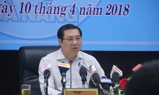 Ông Huỳnh Đức Thơ, Chủ tịch UBND thành phố Đà Nẵng chủ trì buổi họp báo. Ảnh Nguyễn Thành