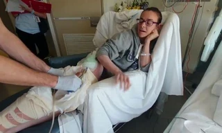 Chantelle Doyle, 35 tuổi đã kể lại việc cô bị cá mập trắng lớn tấn công khi đang lướt sóng vào năm 2020.