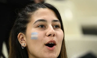 Cận cảnh dàn mỹ nữ xinh đẹp 'tiếp lửa' cho ĐT Argentina đánh bại Croatia