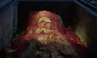 Mặc dù hàng trăm năm đã trôi qua nhưng thi hài trong mộ cổ vẫn nguyên vẹn, da vẫn đàn hồi như người sống. Ảnh minh họa: KK News.