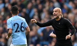 Man City ngược dòng đại thắng Liverpool, HLV Guardiola xô đổ kỷ lục của Wenger