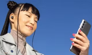 Tại sao Apple dùng thiết bị cao cấp của đối thủ để quảng cáo cho tai nghe mới của mình?