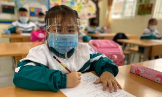 Đưa học sinh trở lại trường học trực tiếp sau Tết là một yêu cầu.