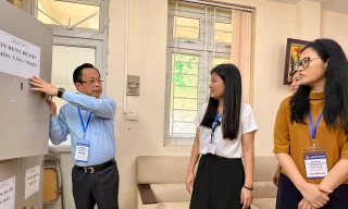 Hơn 100.000 thí sinh Hà Nội làm thủ tục thi lớp 10, Giám đốc Sở GD&ĐT đi thị sát