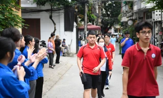 Thủ khoa trường THPT chuyên Hà Nội đạt mức điểm cao nhất lên tới 48 điểm 