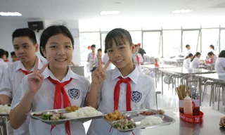 Thành phố Hà Nội đang nghiên cứu miễn phí ăn trưa cho học sinh