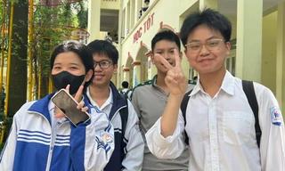 Sỹ tử hoàn thành 'môn thi áp lực nhất': Cập nhật đề thi, giải đề Toán