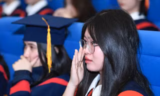 Những hình ảnh xúc động trong lễ trao học bổng Nâng bước thủ khoa