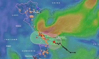 Bão suy yếu thành áp thấp nhiệt đới, mưa lớn kéo dài