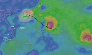 Bão số 8 suy yếu, gần Biển Đông thêm bão rất mạnh